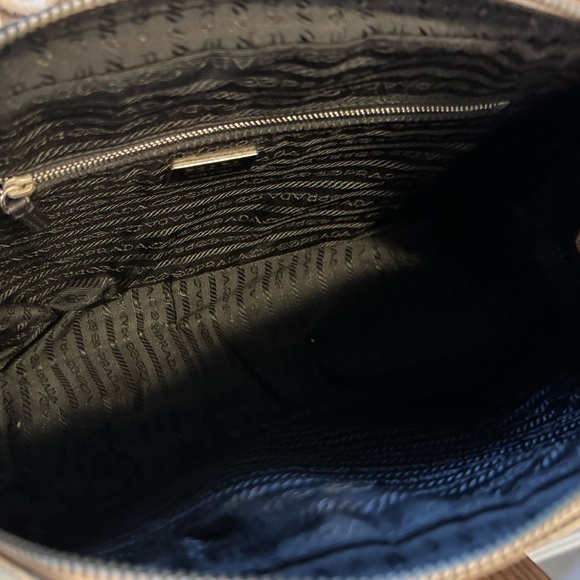 Vintage Prada Vitello Drive Bowler Bag. Classic and chic! - Picture 6 of 14